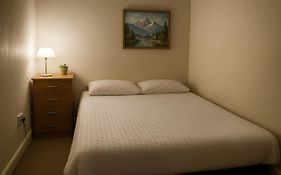 Comfy 2 Bedroom Flat Near Edinburgh City Center
